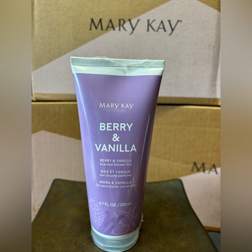 Mary Kay Berry & Vanilla shower gel, NEW